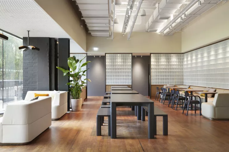 معماری پایدار : کافه تیت مدرن "گوشه" اثر هلند هاروی